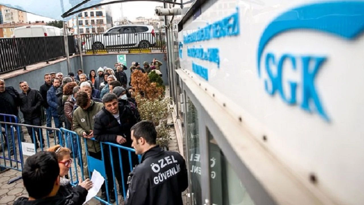 Maaşınız Aniden Kesilebilir! SGK’dan Çalışan Emeklilere Kritik Uyarı: "Prim Kodu 02 Olmalı"