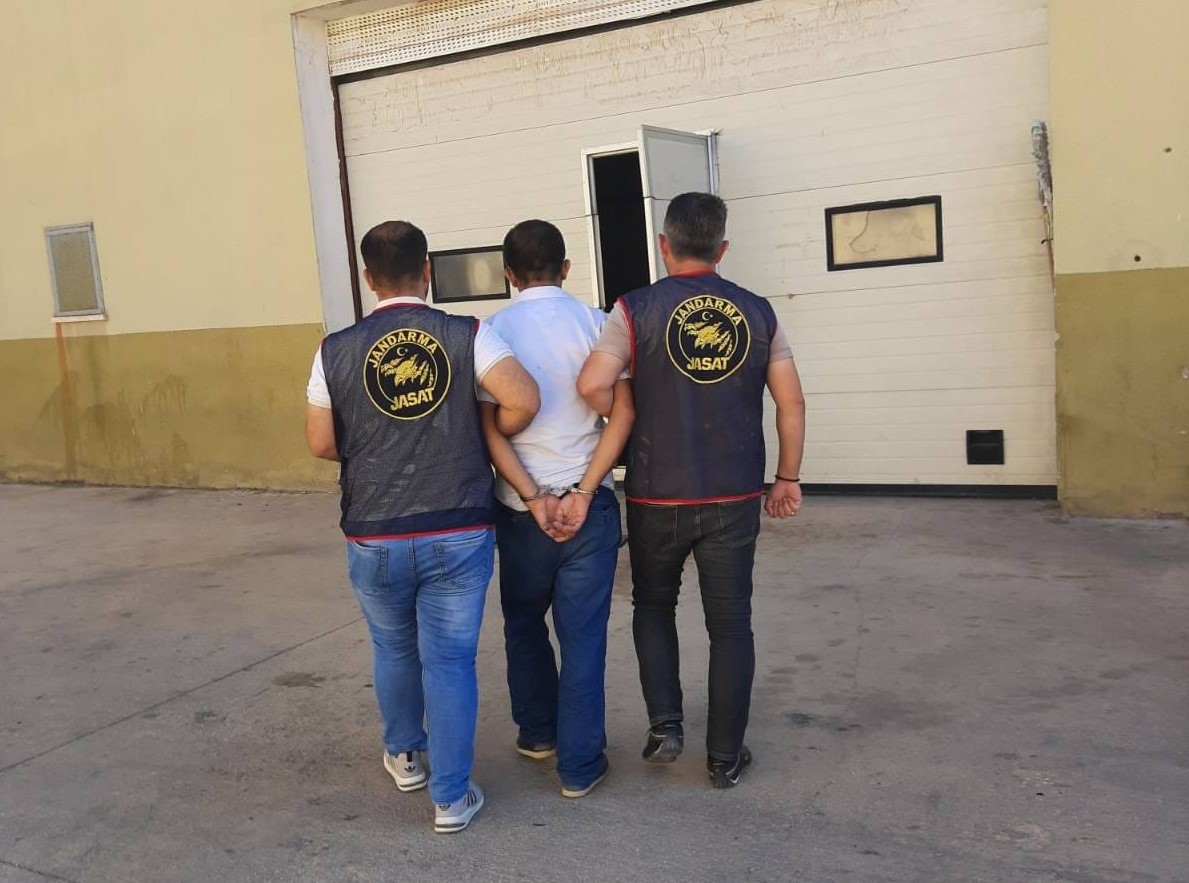 Gaziantep'te, 26 ayrı hırsızlık suçundan aranan şahıs kıskıvrak yakalandı