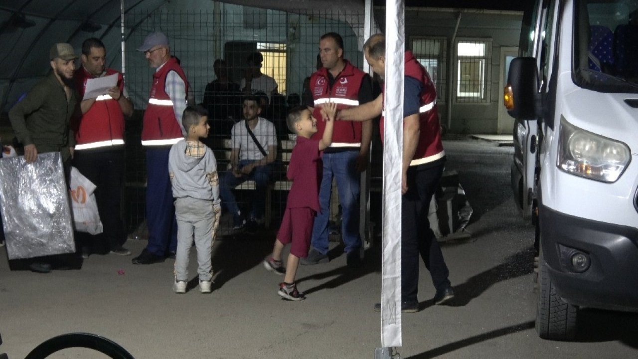 Gaziantep'ten Suriye'ye Göç Gece Gündüz Devam Ediyor