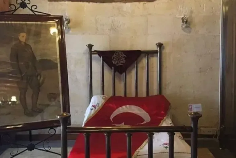 Gaziantep’te Ağlatan Oda: Atatürk’ün Kaldığı Anı Müzesi’nde Ziyaretçiler Gözyaşlarını Tutamıyor