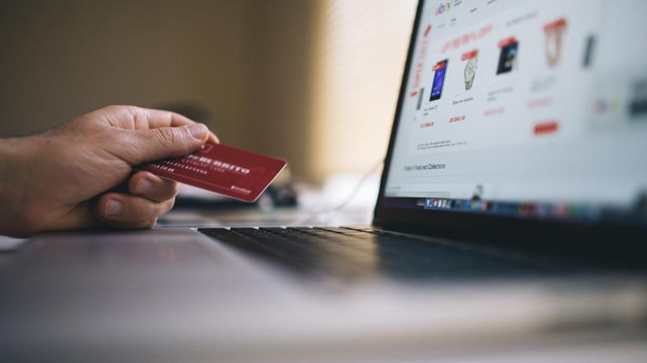Online Alışverişte Tüketicilere Büyük Müjde: Cep Telefonu, Akıllı Saat, Tablet ve Bilgisayarlarda İade Kargo Ücretini Satıcı Kar