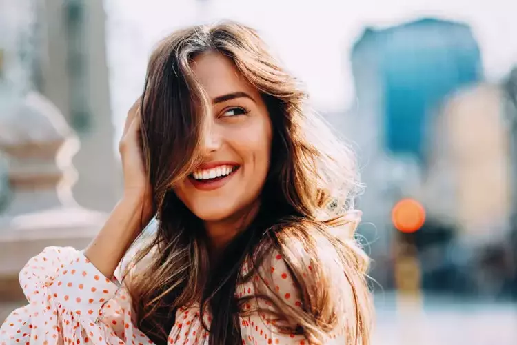 Astrolojinin En Havalı Burçları: Auraları ve Karizmalarıyla Her Ortamda Büyüleyenler