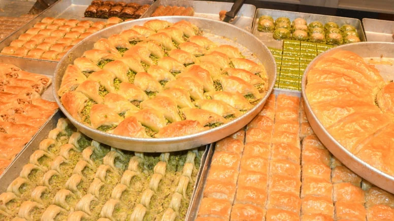 Burçlara Göre Bayram Tatlısı Eşleşmeleri: Hangi Tatlı Sizi Anlatıyor?