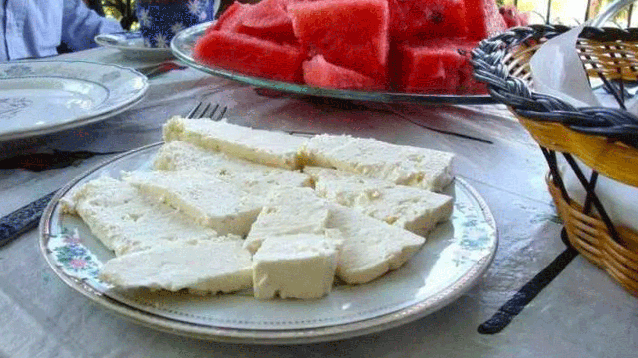 Bu İkiliyi Sofranızdan Eksik Etmeyin! Karpuz ve Peynirin Birlikte Tüketilmesi Vücutta Bakın Nelere Yol Açıyor