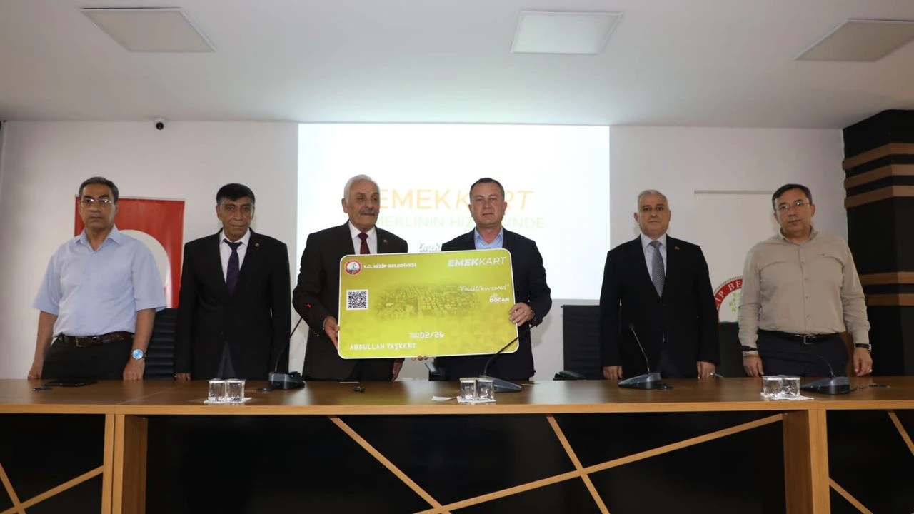 Gaziantep'te Emeklilere Başkan'dan Büyük Jest: “Emek Kart” ile İndirimli Yaşam Başlıyor!