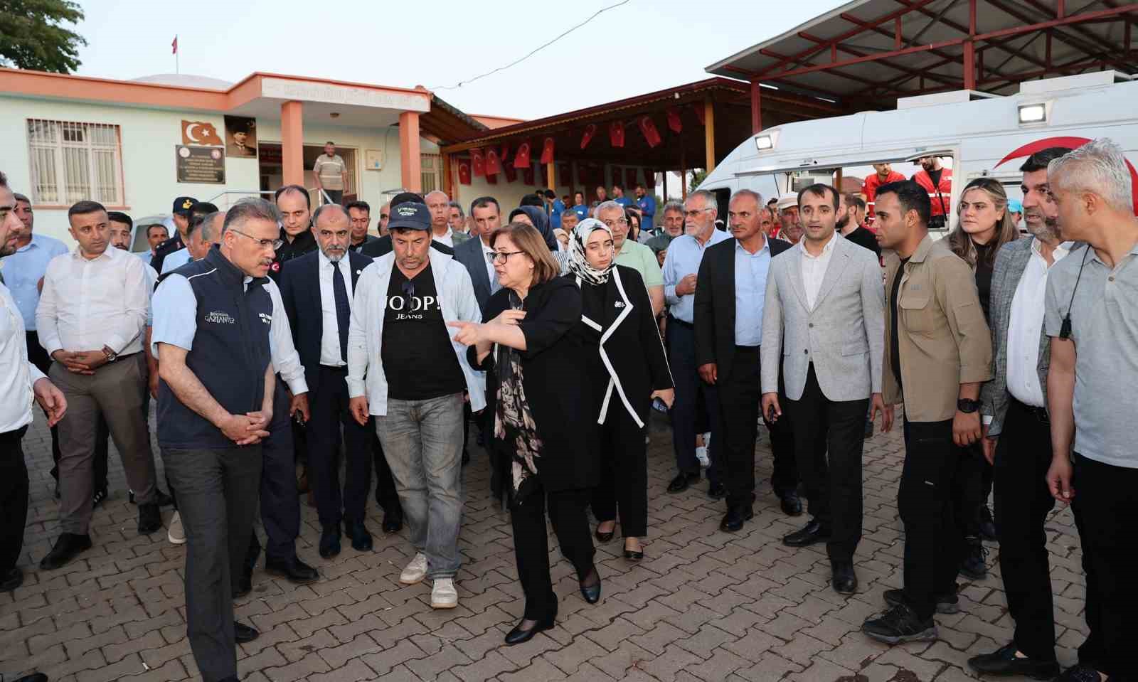 10 Yaşındaki Onur Günlerdir ARANIYOR! Fatma Şahin'den Onur'un Ailesine Ziyaret