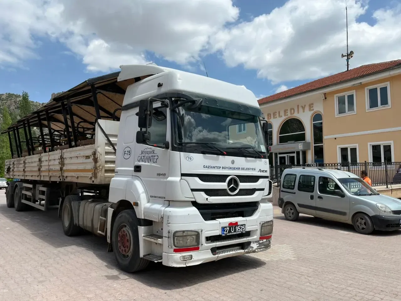 Gaziantep’ten Göktepe’ye Gönül Köprüsü! Kültür ve Eğitime Anlamlı Destek