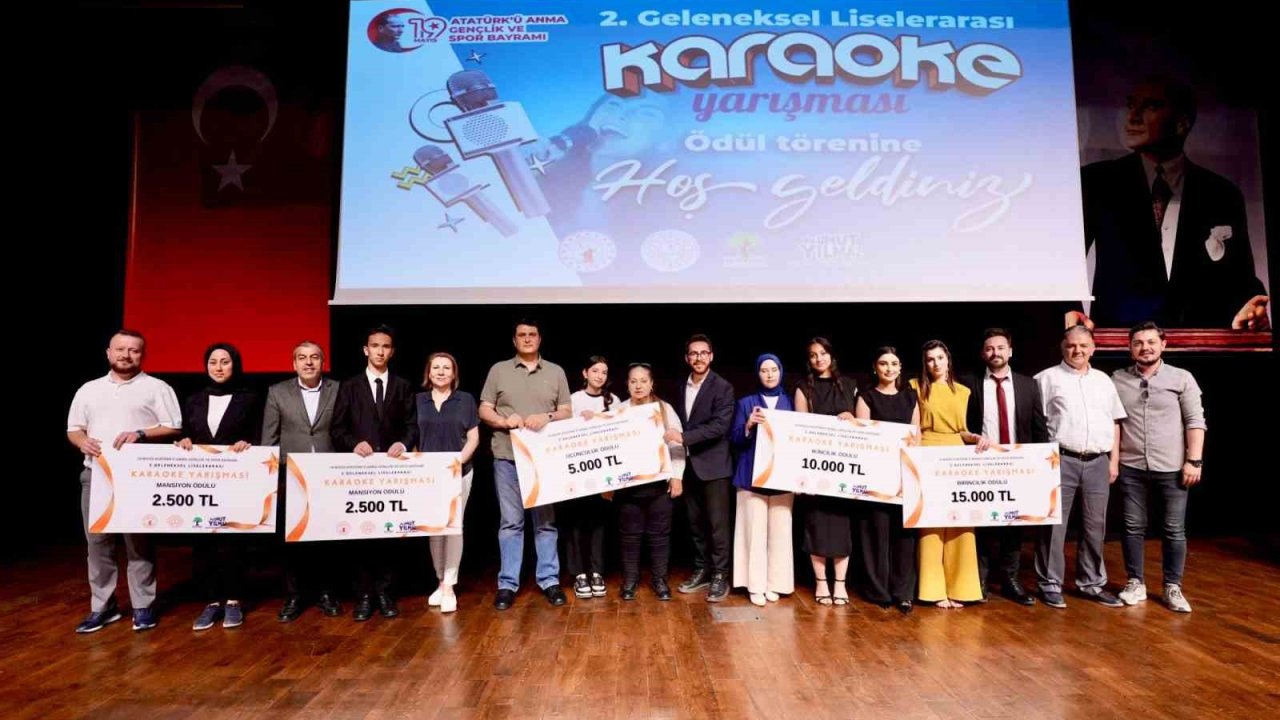 Başkan Yılmaz'dan Ödül Yağmuru