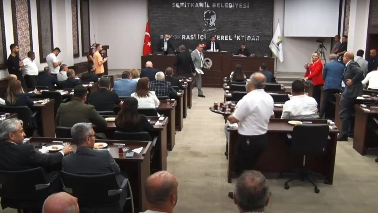 Gaziantep Şehitkamil Meclisi Karıştı: CHP Grubu Toplantıyı Terk Etti!