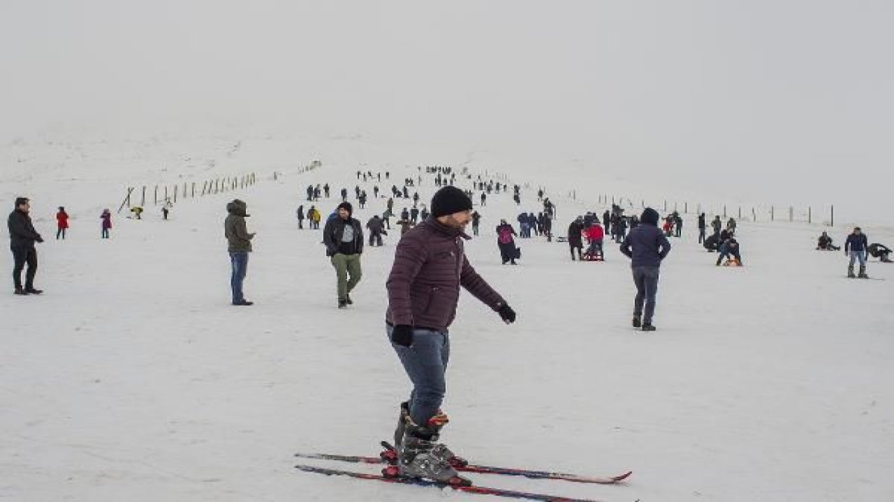 Sönmüş yanardağ Karacadağ'da kayak keyfi