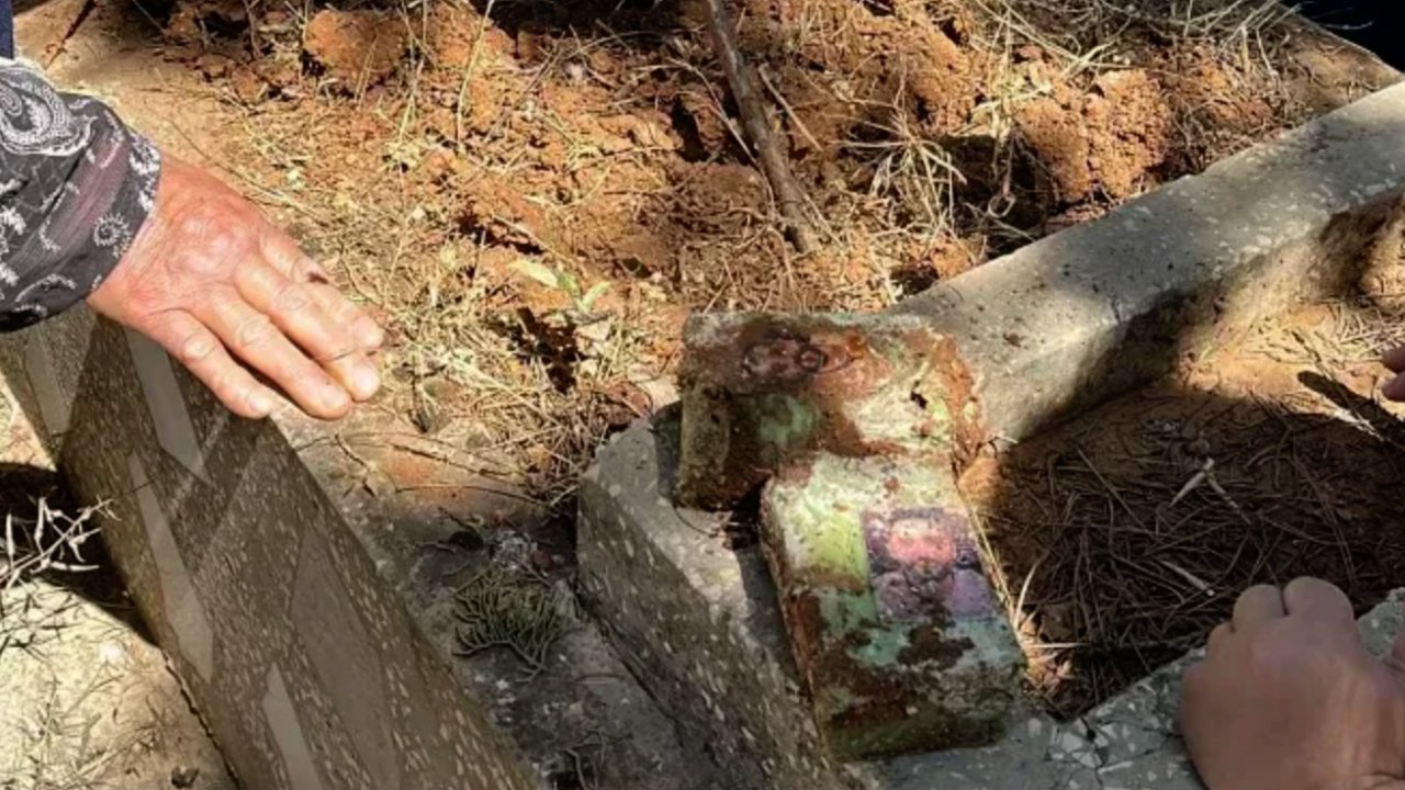 Gaziantep’te Mezarlığa Giden Aile 'Büyü' Şoku Yaşadı
