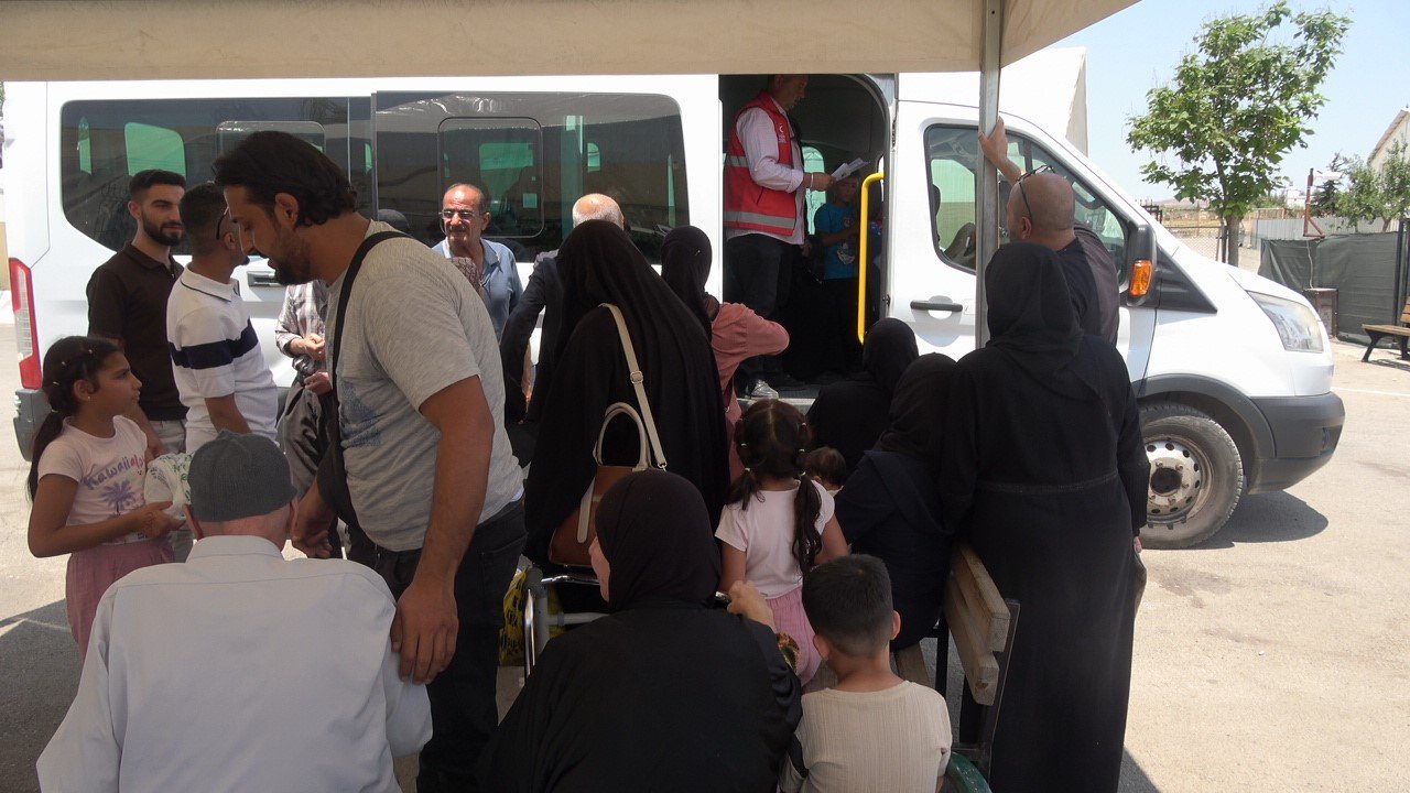 Suriyeliler Gaziantep ve Kilis'i Terk Ediyor...