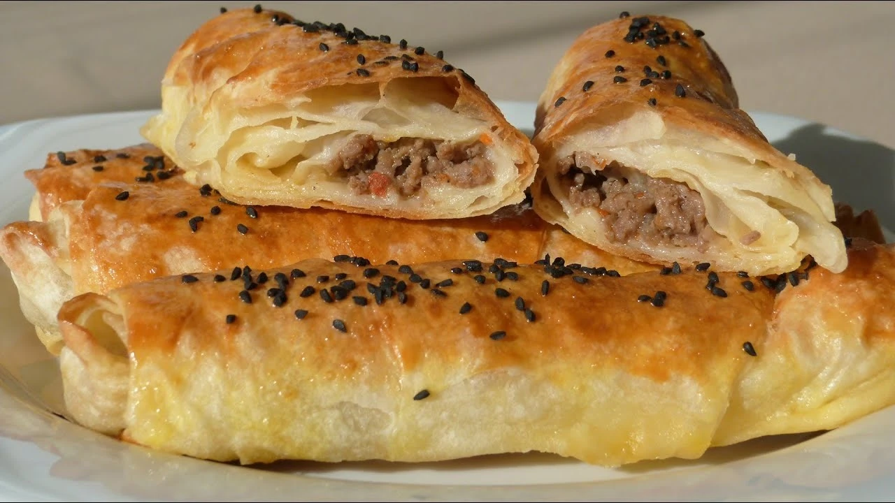Hazır Yufkayla El Açması Tadında Kıymalı Börek: Pratik ve Lezzetli Tarif