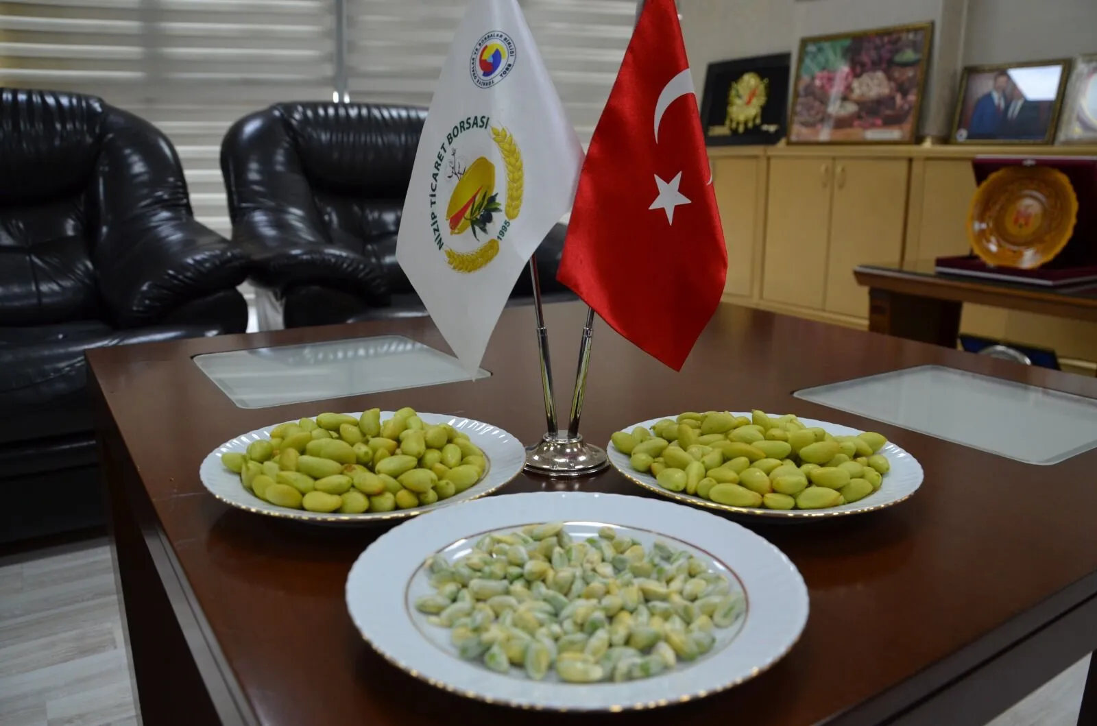 Gaziantep'te Sezonun İlk Boz Antep Fıstığına Tam Altın Ödülü