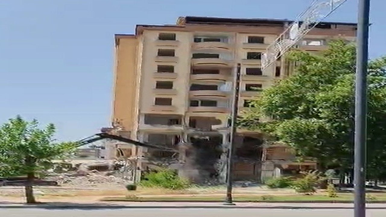 Gaziantep'in İbrahimli Mahallesi'nde Dev Bina Yıkıldı