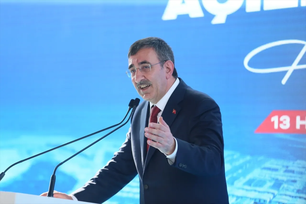 Cumhurbaşkanı Yardımcısı Yılmaz, Gaziantep'te konuştu