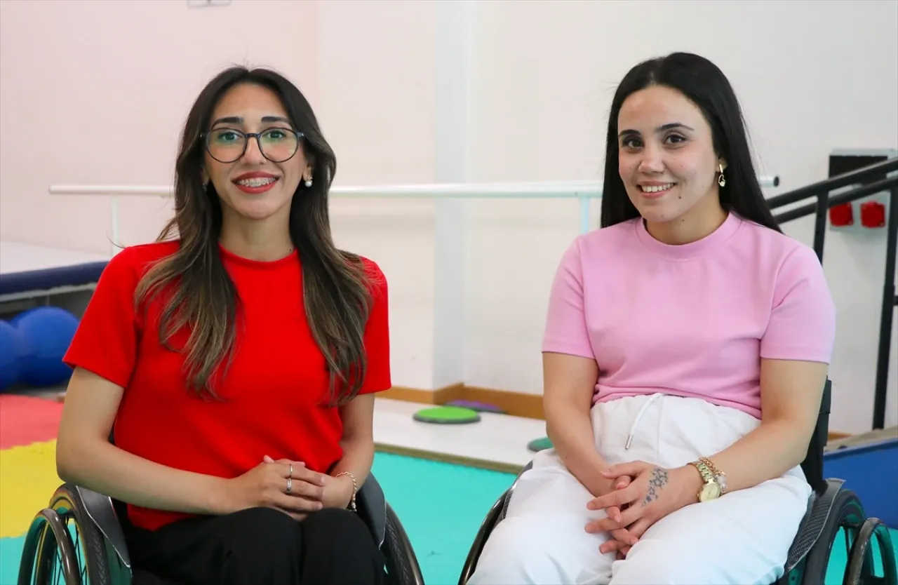 Trafik kazasıyla kararan hayatları engelsiz yaşam merkezinde kurdukları dostlukla değişti