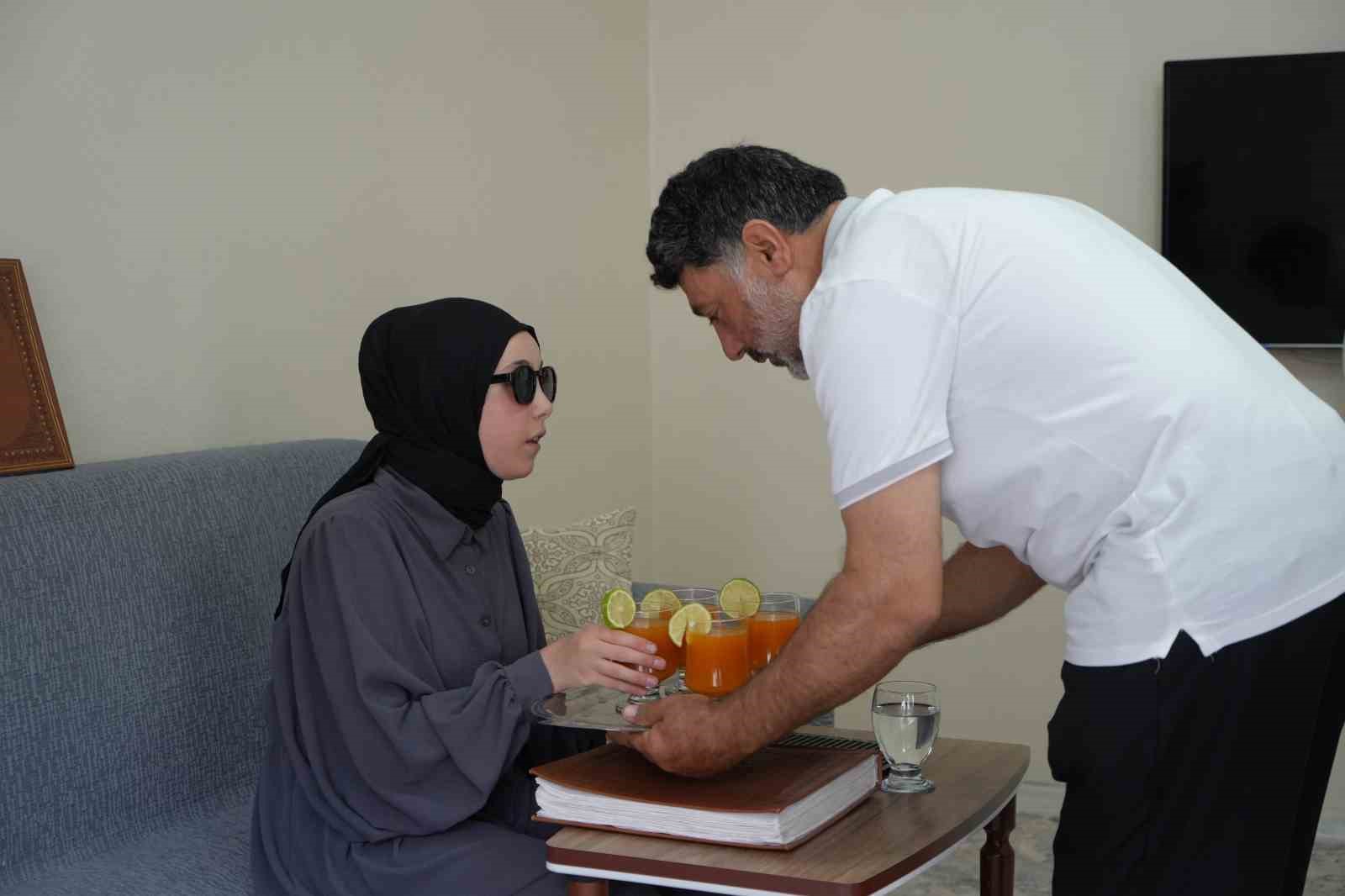 Görme engelli Esma Nur’un en büyük destekçisi babası