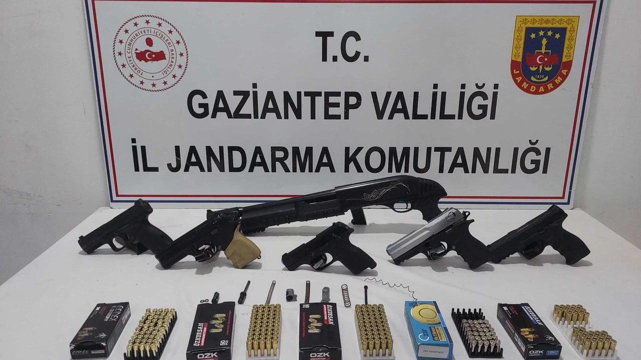 Gaziantep’te Silah Kaçakçılarına Büyük Darbe: Çok Sayıda Silah ve Mühimmat Ele Geçirildi