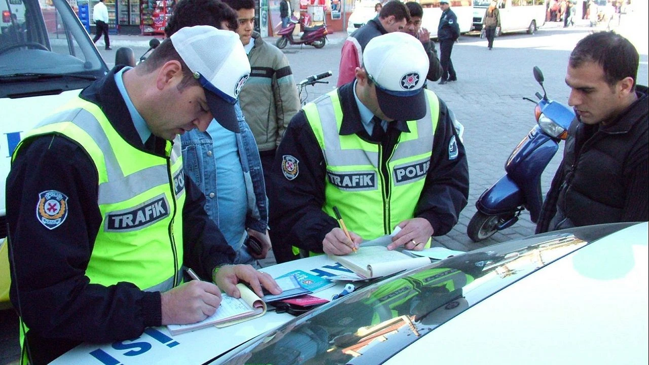 Gaziantep Trafiğinde Alarm Zilleri: 100 Binden Fazla Sürücü Ehliyetini Kaybetti!