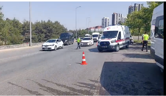 Gaziantep İpekyolu’nda Can Pazarı! Servis Minibüsleri Çarpıştı