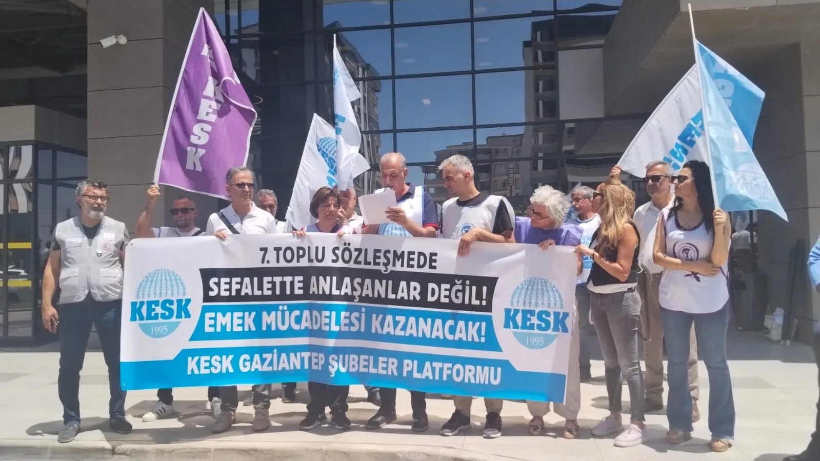 Gaziantep’te KESK’ten Sert Tepki: “Sefalet Sözleşmelerini Tanımıyoruz”