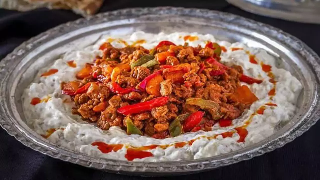 Gaziantep’in Güç Deposu: Alinazik Yemeği Hem Kasları Güçlendiriyor Hem Enerji Veriyor!