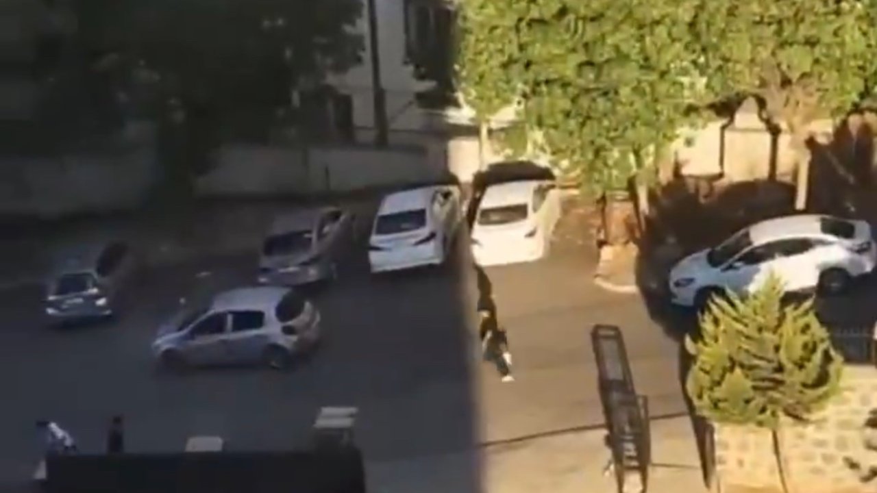 Gaziantep’te 2 kardeşe silahla saldıran şahıs yakalandı: Saldırı anı kamerada