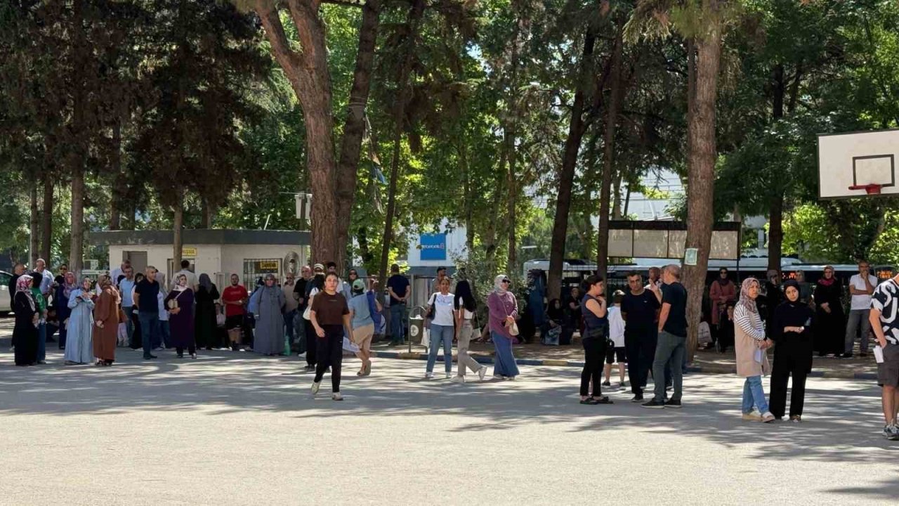 Gaziantep’te YKS’ye geç kalan öğrenci içeri alınmadı!
