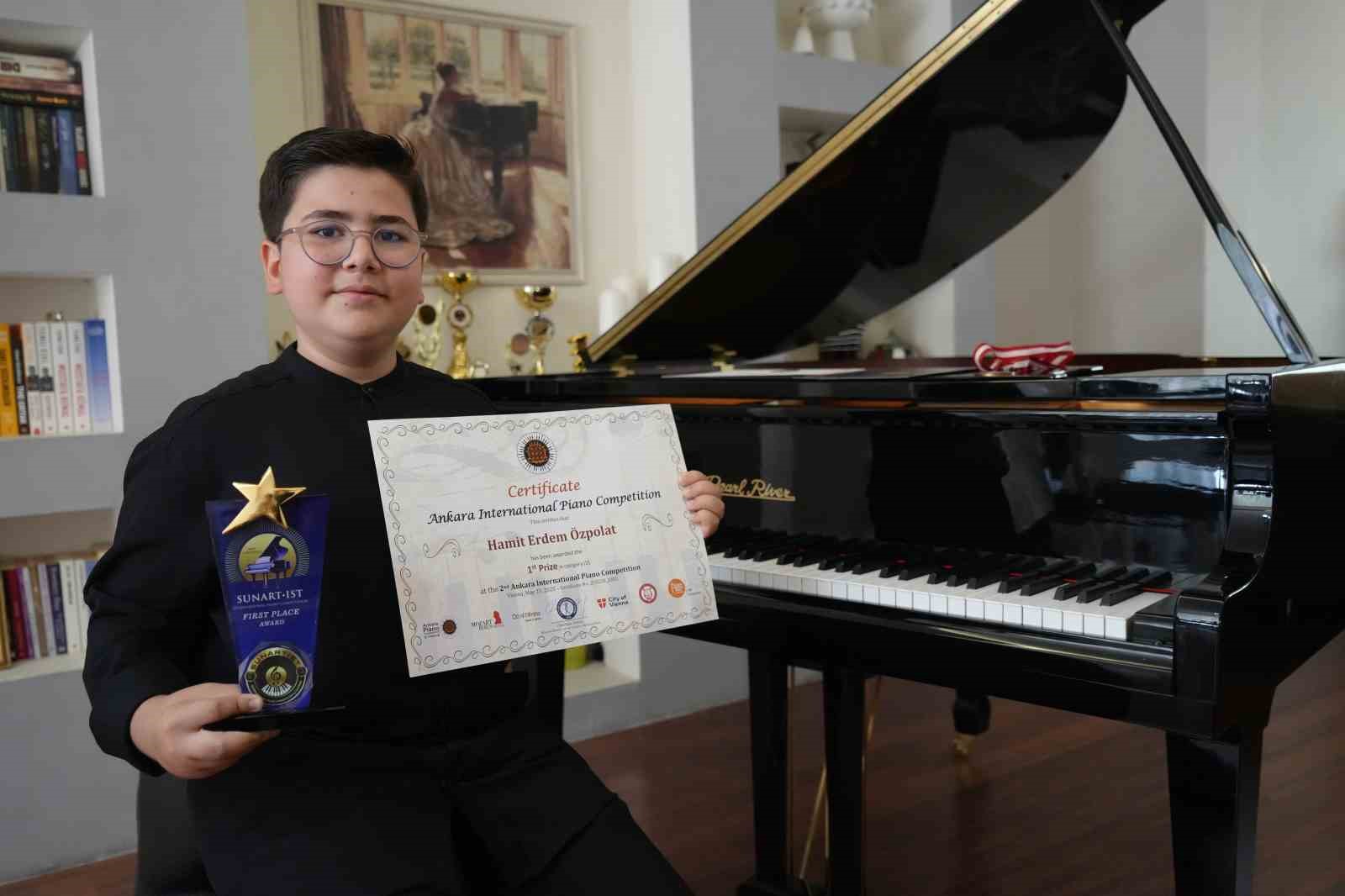 Gaziantepli 13 yaşındaki piyanist Hamit ödüllere doymuyor