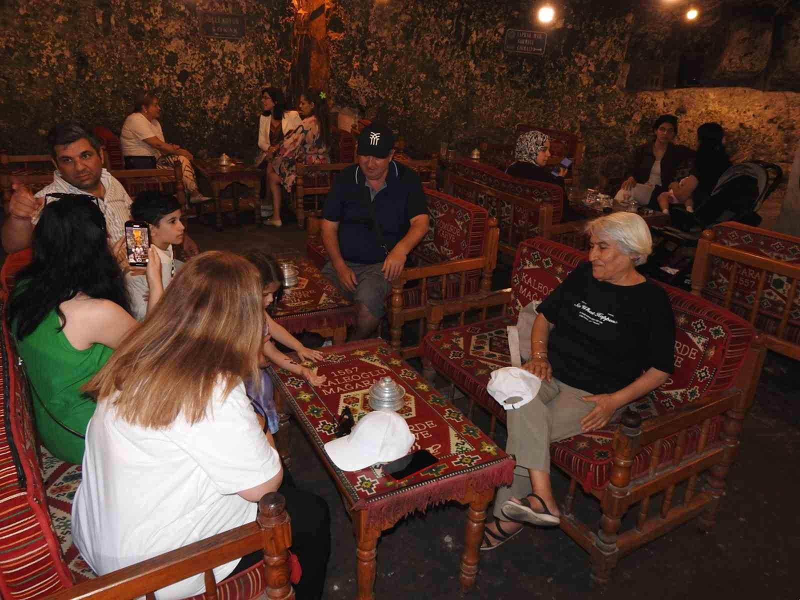 Gaziantep'te sıcaktan bunalanlar soluğu orada alıyor! Tam 500 Yıllık