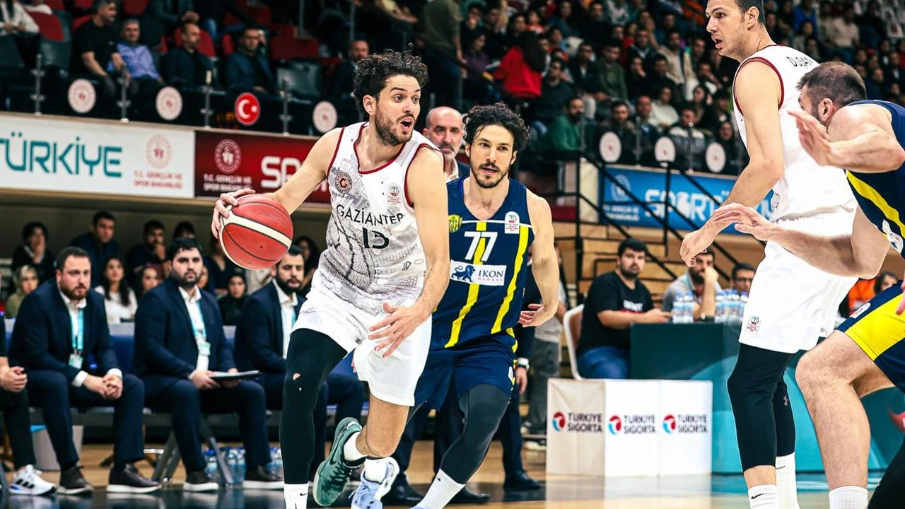 Gaziantep Basketbol’da Yaprak Dökümü Sürüyor