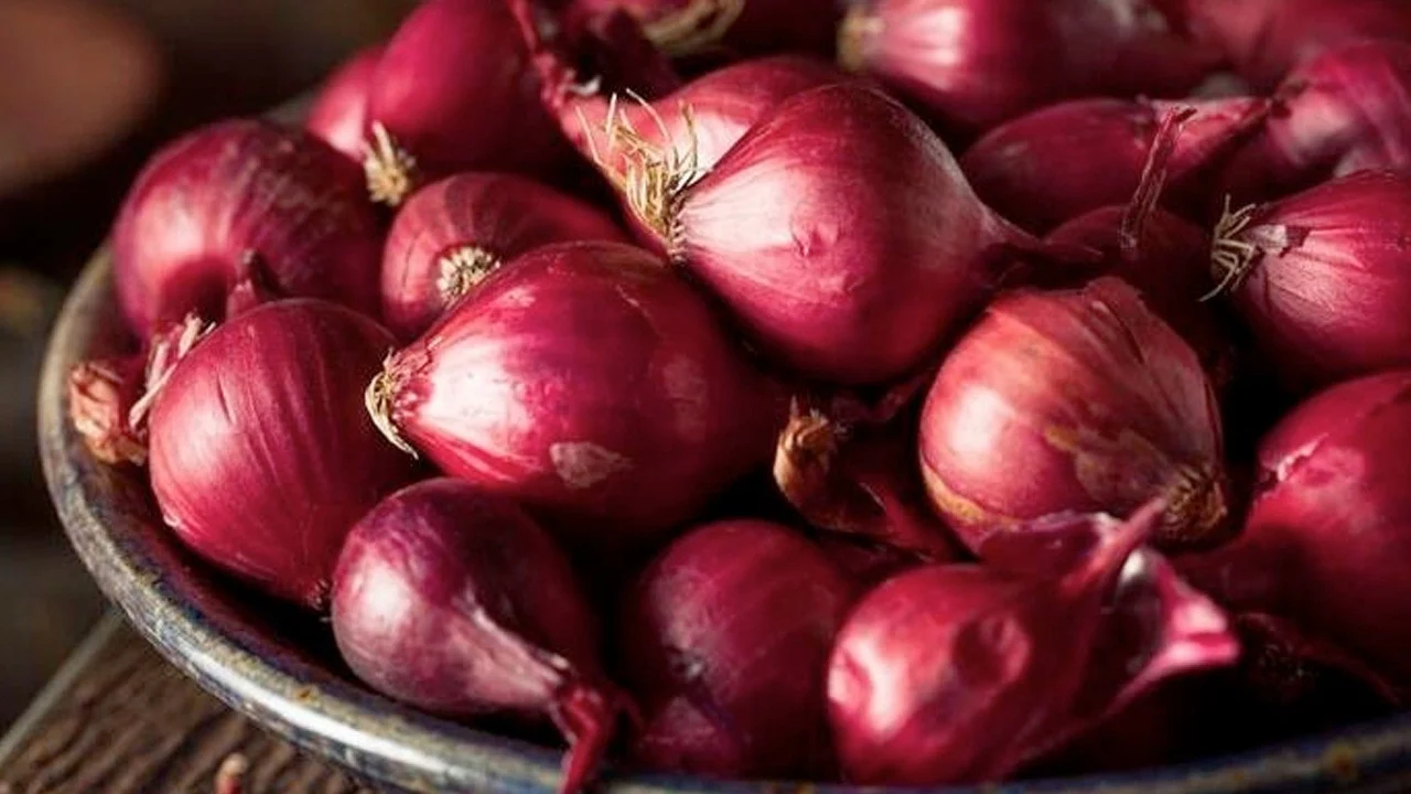 Kırmızı Soğanı Kaynatıp İçin: Doğal Şifa Kaynağı Geri Dönüyor