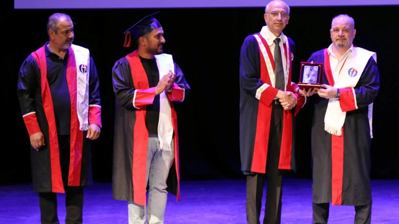 Gaziantep’te Mezuniyet Coşkusu: GAÜN'de 6 Binden Fazla Öğrenci Diplomalarını Aldı
