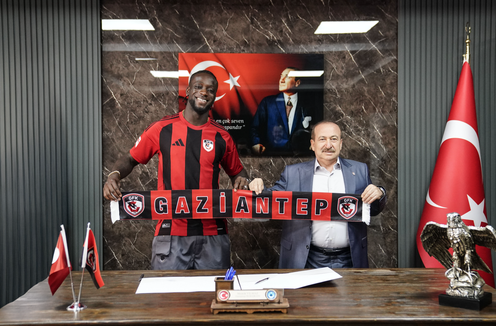 Gaziantep Futbol Kulübü’nden transfer bombası: Myenty Abena resmen Gaziantep’te