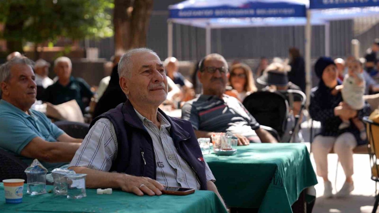 Gaziantep'te Emekliler Buraya Akın Ediyor: Emekliler Lokalinde Çay 5 TL ve Yüzde 50 İndirim