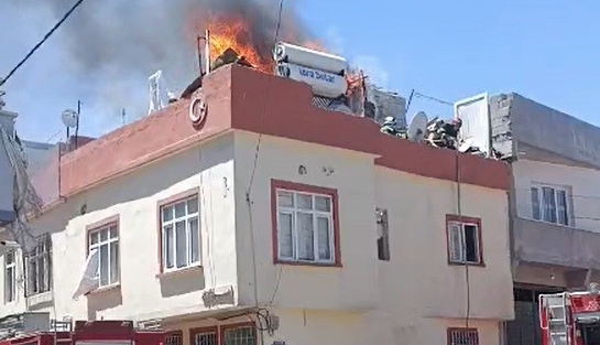 Gaziantep'te odunluk yangını panik yarattı: Çevredeki yapılara sıçraması önlendi