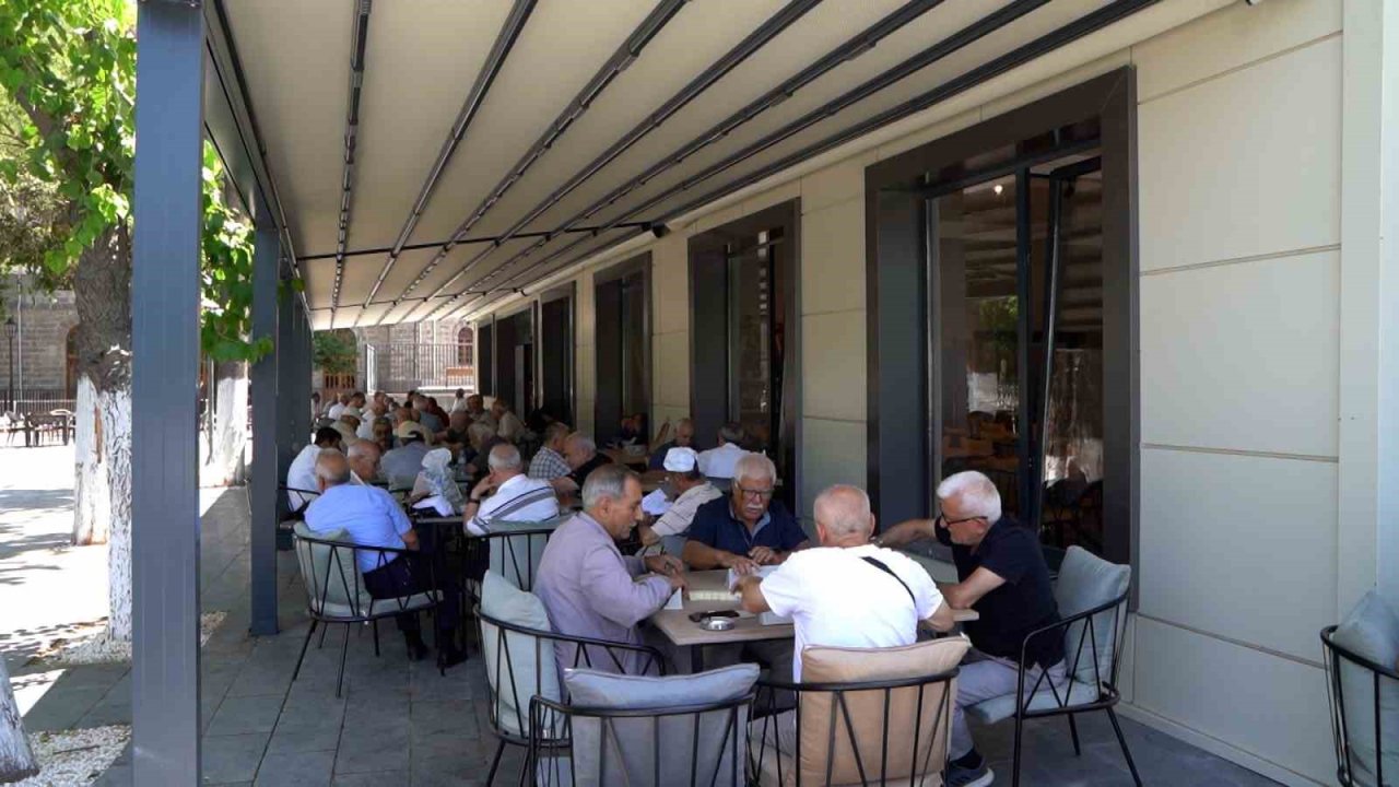 Fatma Şahin'e Emeklilerden Teşekkür Yağmuru.... Kahvehaneler Boşaldı!