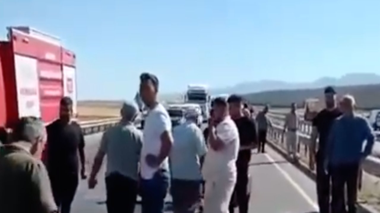 Gaziantep'te Tırla Traktör Çarpıştı... 3 Yaralı