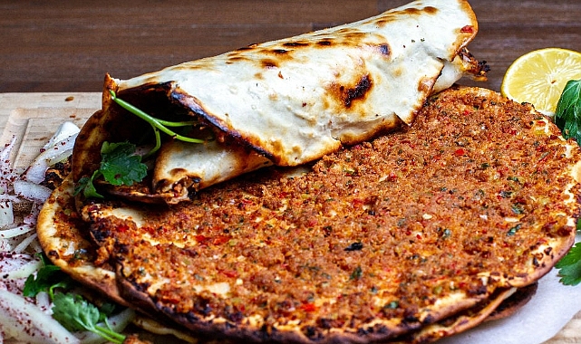 Evde Taş Fırın Lezzetinde Lahmacun Nasıl Yapılır? Adım Adım Gerçek Tarif