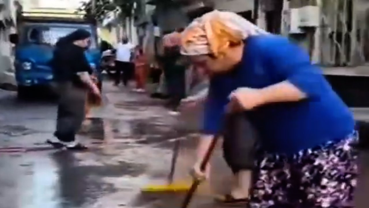 Gaziantep'te Süpürgeyi, Küreği Alan Kadınlar Sokağa İndi!