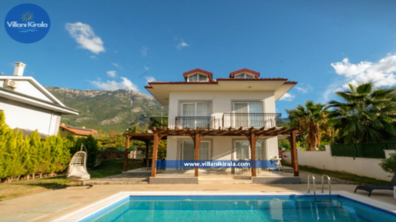 Korunaklı Havuzlu Kiralık Villa Rehberi: Mahremiyet ve Konforun Birleştiği Tatil