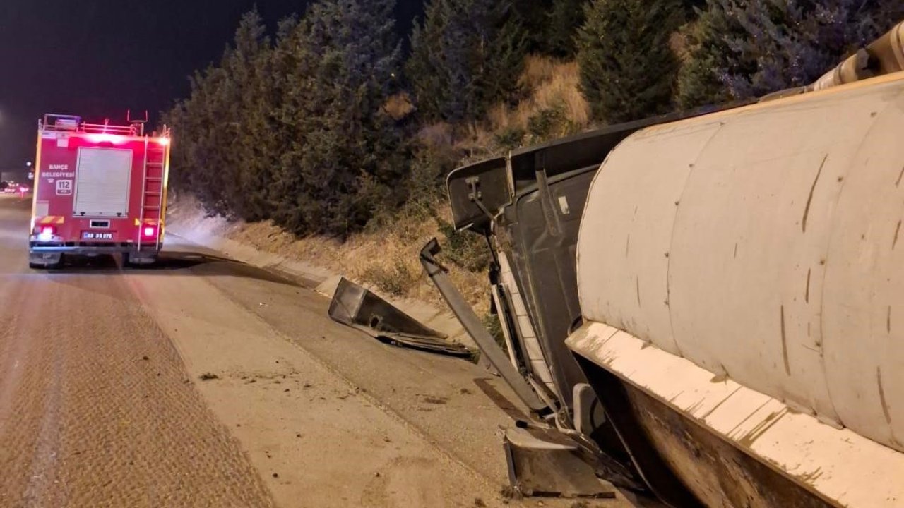 Gaziantep - Adana yolunda kontrolden çıkan tır devrildi: 1 yaralı