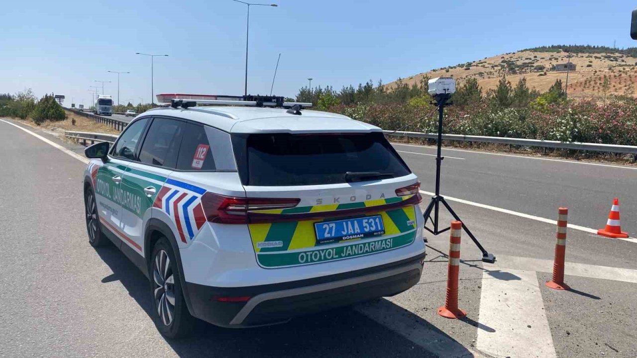 Gaziantep'te hız sınırını aşan 244 araca ceza yağdı