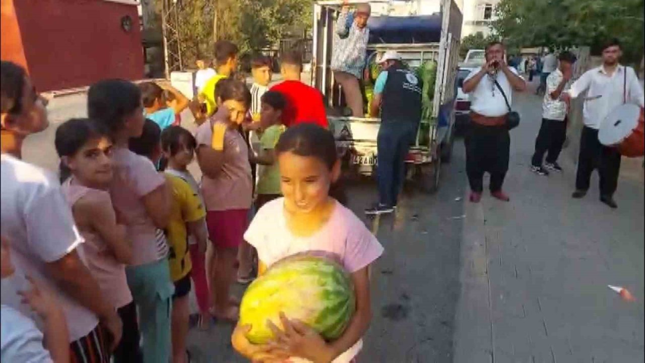 Gaziantep'te Bedava Karpuz İzdihamı! 10 dakikada tükendi