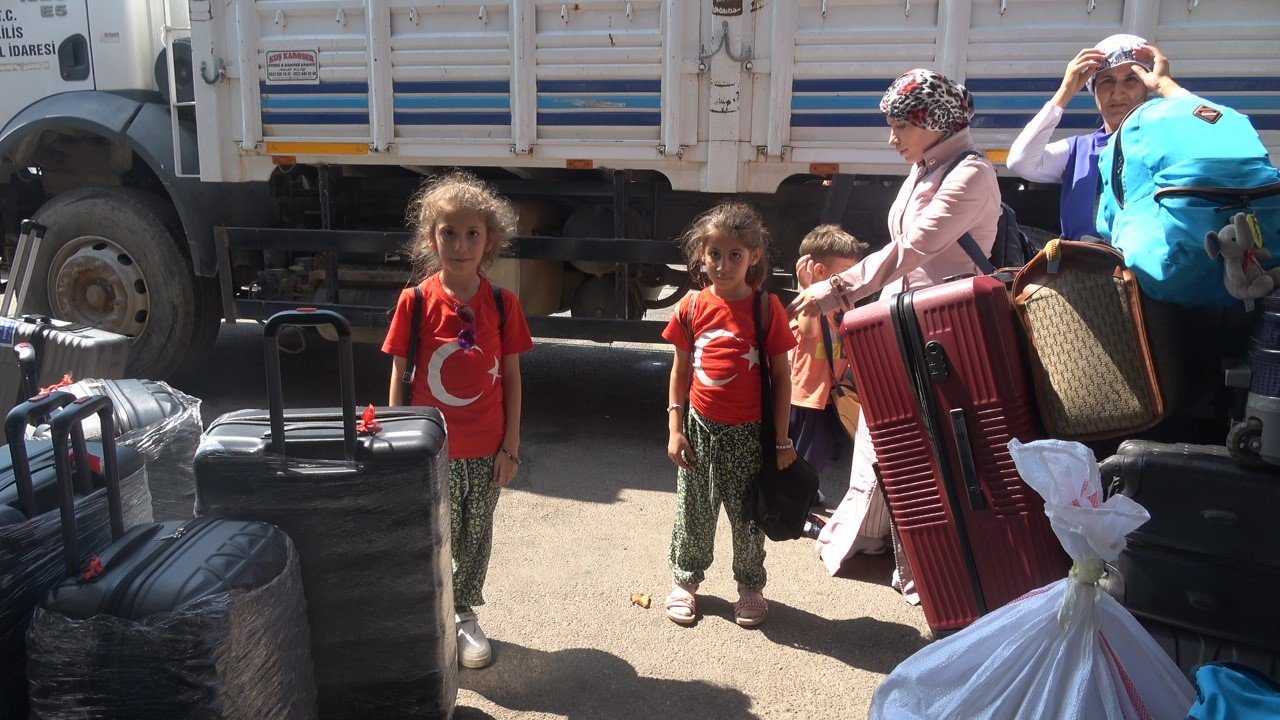 Gaziantep'ten Suriyeliler Gidiyor: 'Allah Türklerin ayağına taş değdirmesin.'