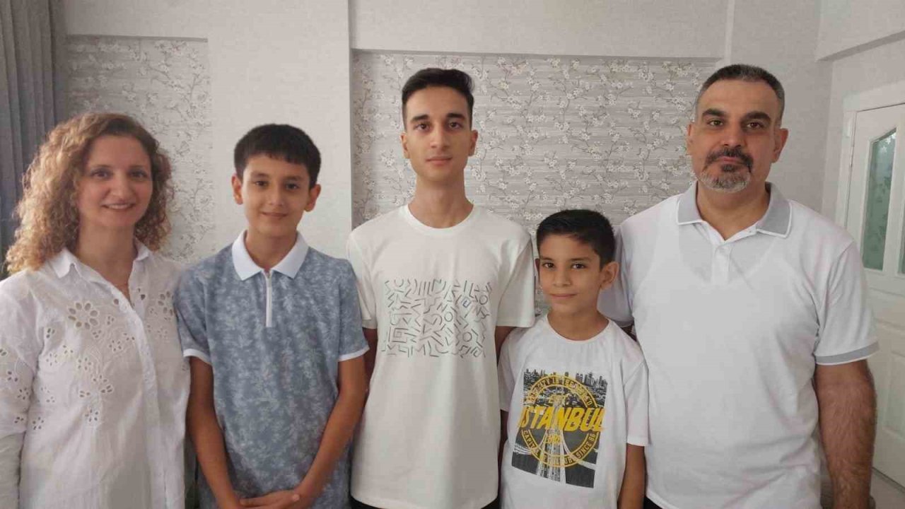 YKS Türkiye birincisi Ahmet Eren Özyurtseven Başarısının Sırrını Açıkladı