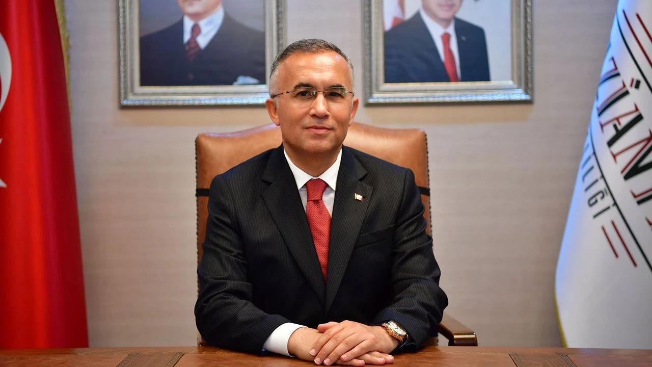 Gaziantep Valisi Çeber, YKS birincisi öğrenciyi tebrik etti