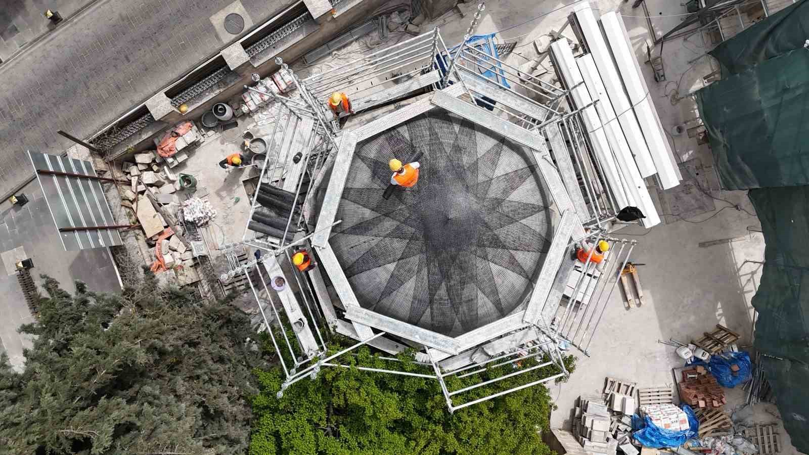 Depremde yıkılan tarihi camiler yeniden ayağa kaldırılıyor