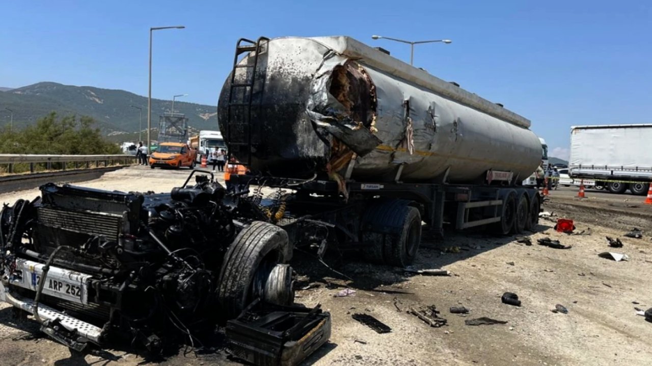 Gaziantep'te tanker ile kamyon kafa kafaya çarpıştı: Sürücüler hayatını kaybetti